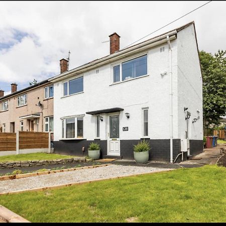 Come & Unwind In Charming 5 Bed House In Blackburn Blackburn  Zewnętrze zdjęcie