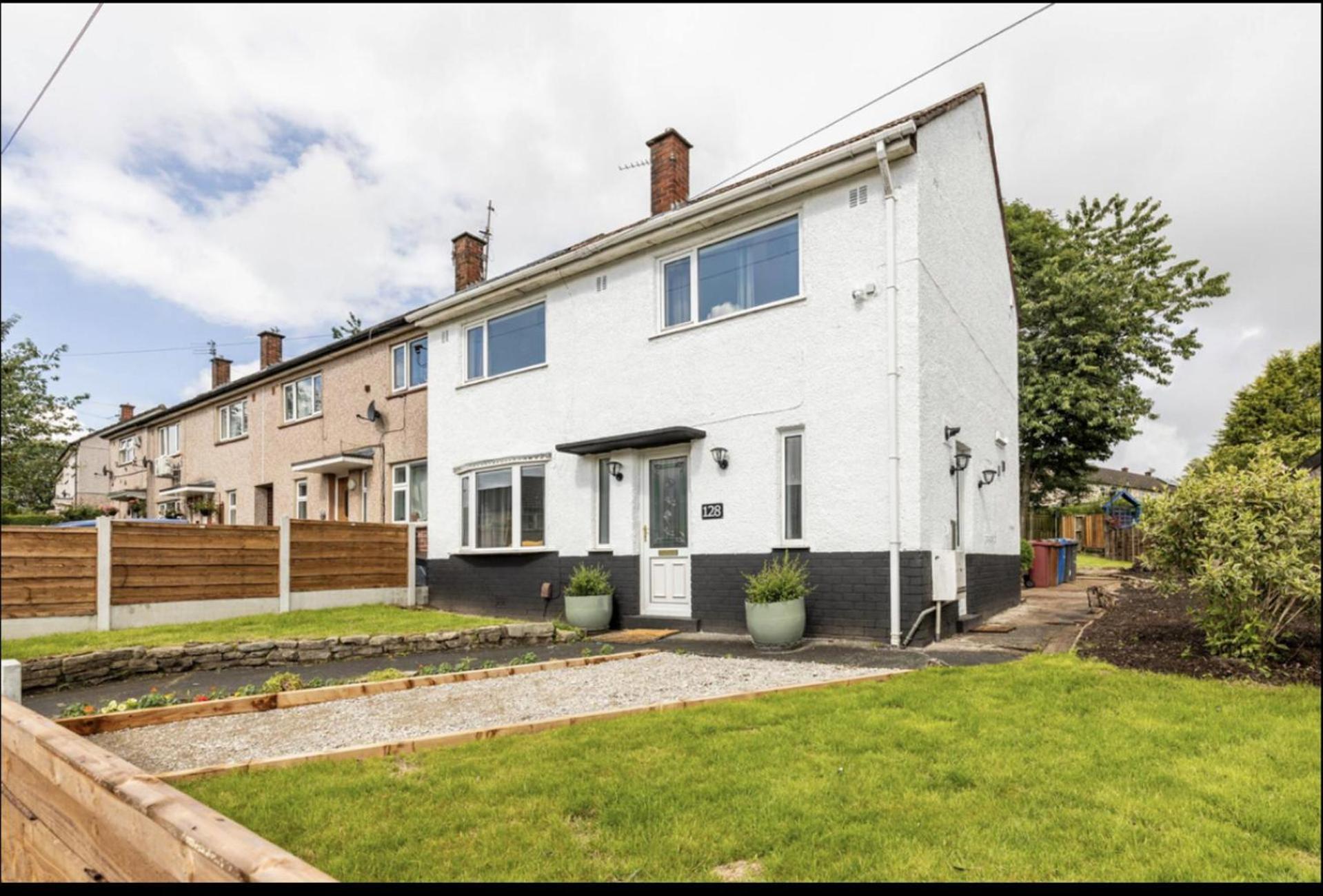 Come & Unwind In Charming 5 Bed House In Blackburn Blackburn  Zewnętrze zdjęcie